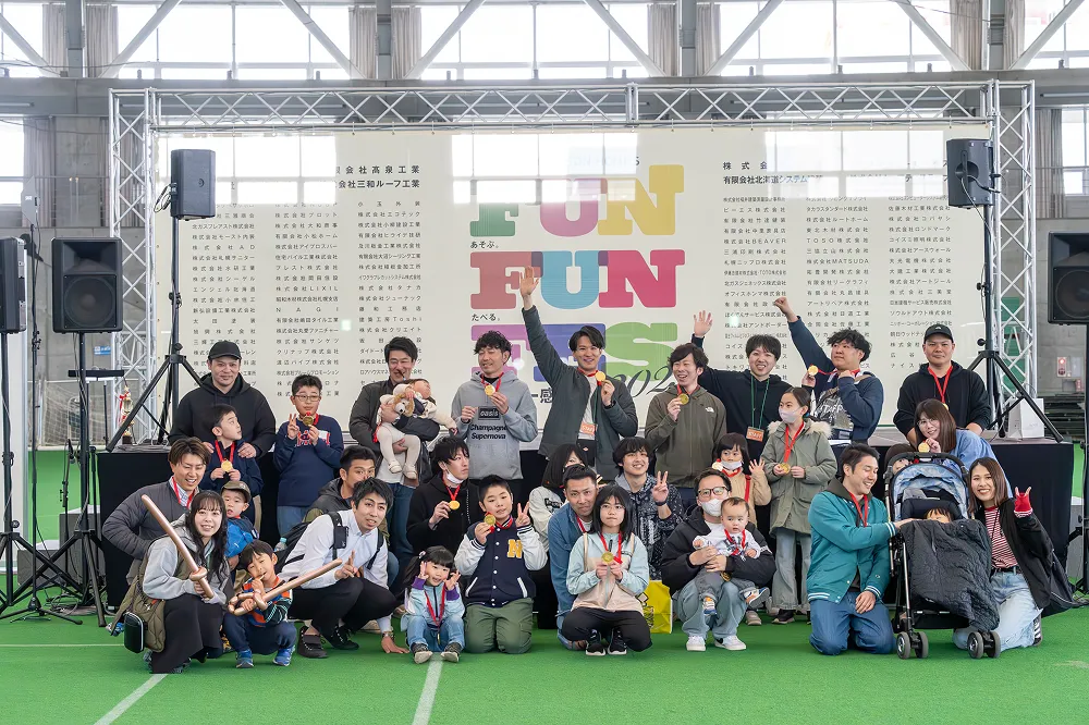 綱引き優勝チーム：COZY（ジャストプライス・アクシーズ）・T-BOX合同チーム