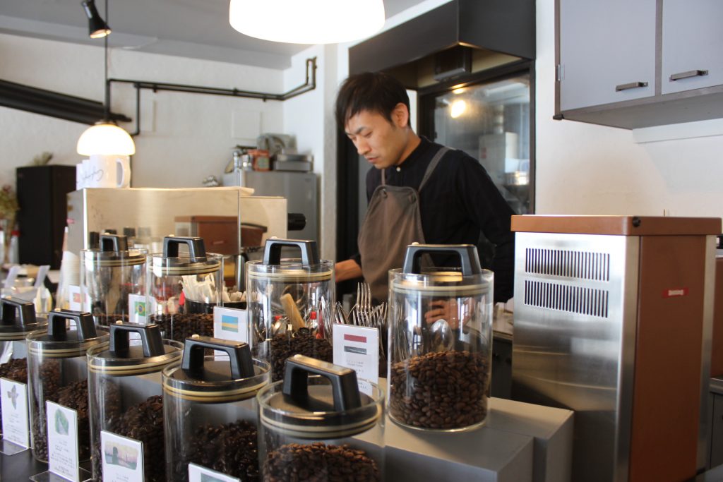 札幌のカフェ、カフネの店主